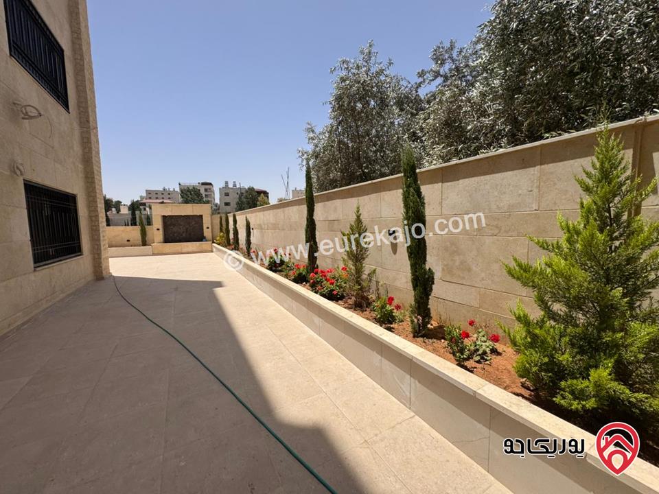 شقة للبيع في عمان - مرج الحمام / طريق المطار شبه ارضي مساحة البناء 225م ومساحة الحديقة 210م