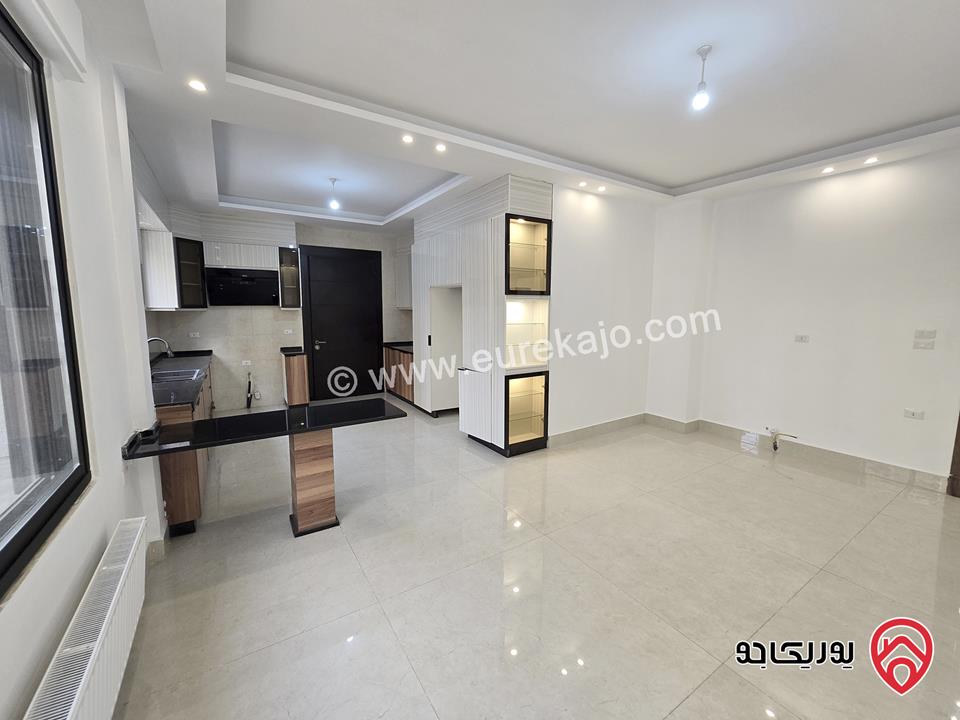 شقة ارضية جديدة مساحة 225م داخلي و 100م خارجي مع مدخل خاص للإيجار الفارغ السنوي في عمان - ضاحية الامير راشد