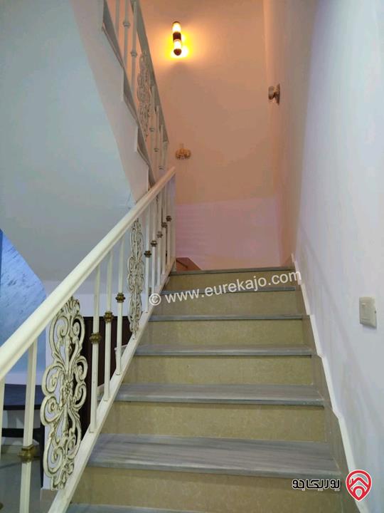 مزرعة مساحة الأرض 4 دونمات مع شاليه 250م للبيع في جرش خلف جامعة فيلادلفيا