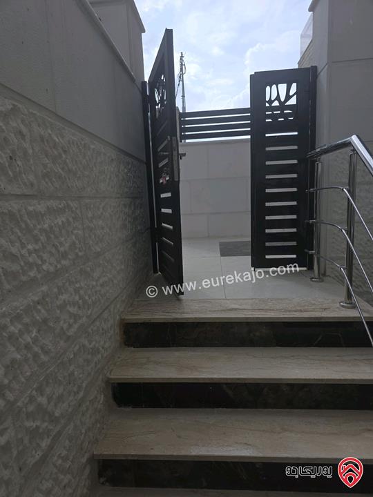 شقة شبه ارضي واسعة مساحة 185م داخلي وخارجي 220م ومشمسة تشطيبات ديلوكس للبيع في عمان - شفا بدران