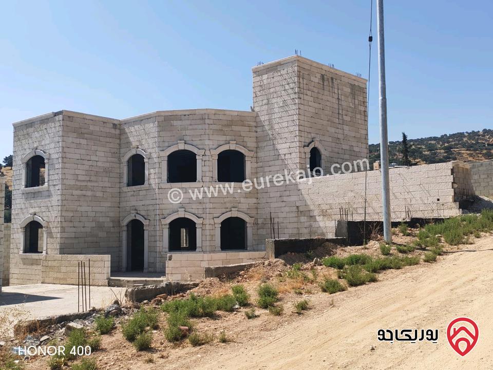 فيلا مساحة 415م مع إستراحة عظم على أرض 1 دونم و 77م للبيع في بيرين - العالوك