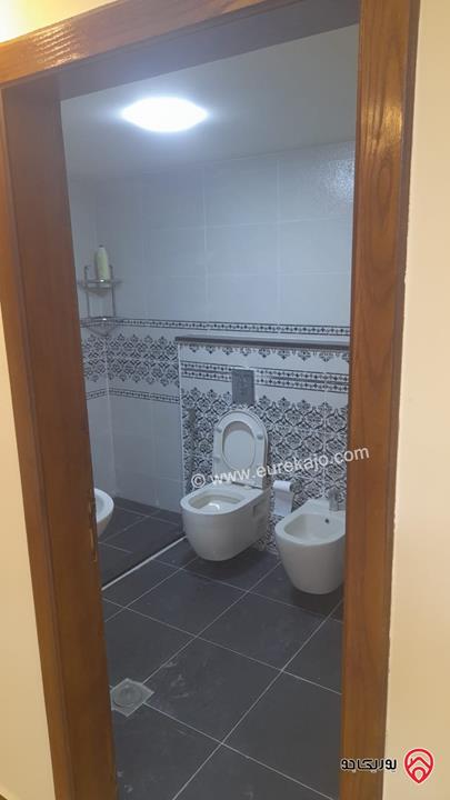 فيلا دوبلكس مساحة البناء 770م مساحة الارض 460م للبيع في عمان - البنيات