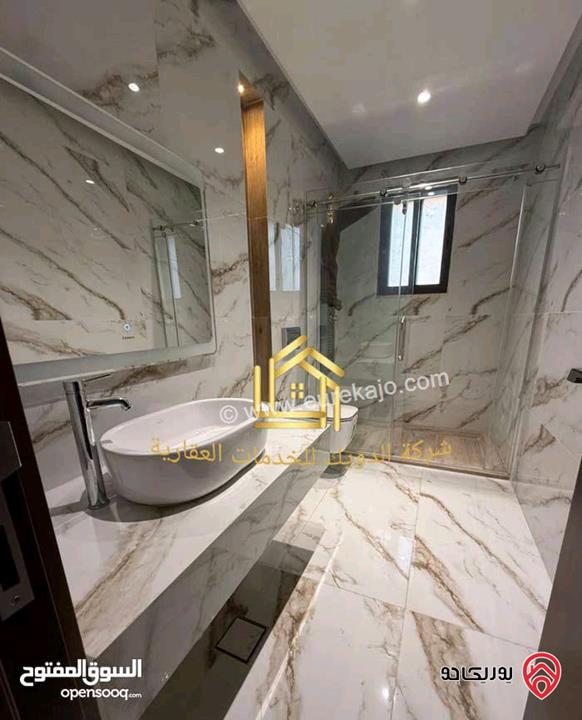 شقة جديدة دوبلكس ثالث مع روف مساحة 250م للإيجار في عمان - ضاحية النخيل 