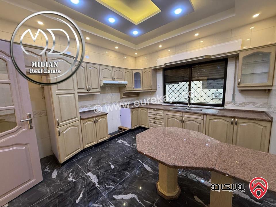 شقة فارغة للايجار في عمان - ضاحية الامير راشد مساحة 300م 4 نوم طابق اول تشطيبات و ديكورات فاخرة