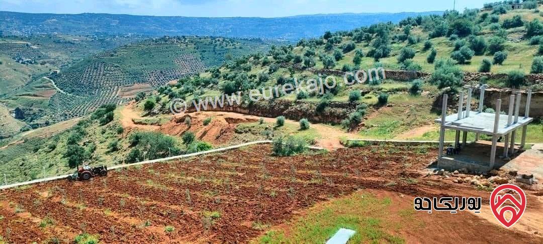 بيت دوبليكس طابقين عظم مساحة 150م على أرض 12 دونم للبيع في السلط 