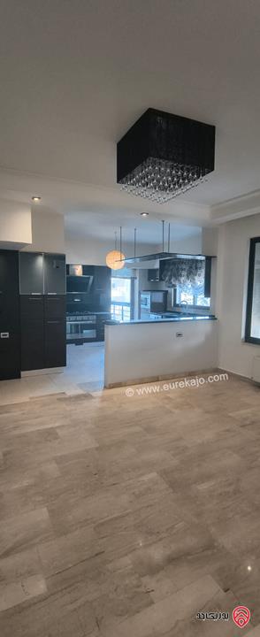 شقة مساحة 218م طابق ثاني للبيع في عمان - خلدا 