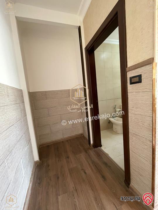 شقة طابق ثالث مع رووف مساحة 180م للايجار في عمان - الجاردنز 