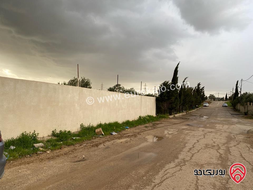 أرض مساحة 4 دونم و 370م للبيع في عمان - قرية سالم 