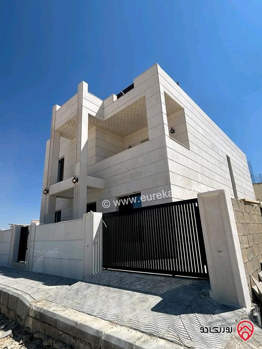 فيلا مساحة 330م على أرض 382م للبيع في عمان - ماركا 