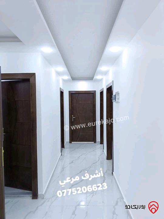 شقة شبه أرضية مساحة 140م داخلي و 70م خارجي للبيع في الزرقاء الجديدة