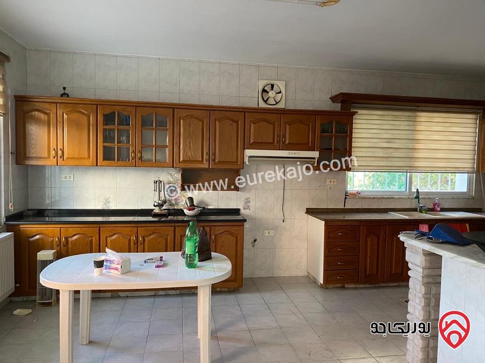 فيلا طابقين مساحة 400م على ارض 824م للبيع في الزرقاء الجديدة