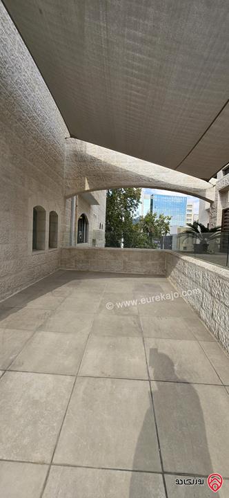 شقة تربلكس مساحة 469م داخلي و 150م خارجي للبيع في عمان - عبدون