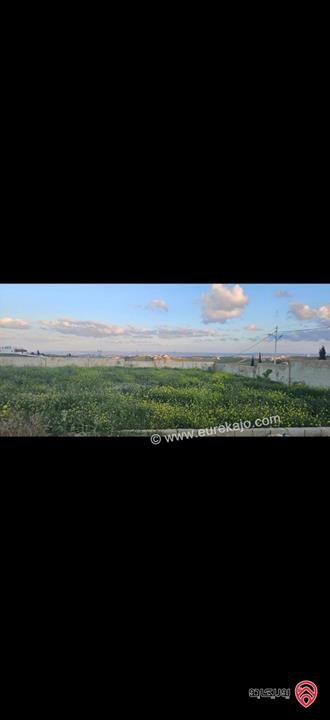 قطعة أرض مساحة 2 دونم عليها منزل غير مشطب 200م للبيع في الزرقاء - جريبا