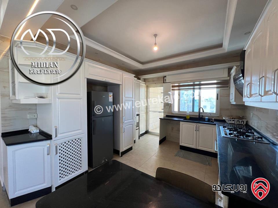 شقة مميزة للبيع طابق أخير مع روف في عمان - خلدا مساحة 340م مع تراسات تشطيبات و ديكورات فاخرة اطلالة رائعة بسعر مغري جداً