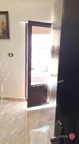 شقة مساحة 128م طابق أول مجددة بالكامل للبيع في جبل الحسين 