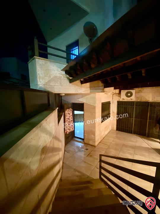 شقة شبه ارضية مساحة 120م على القوشان و 180م على الواقع للبيع في عمان - الياسمين