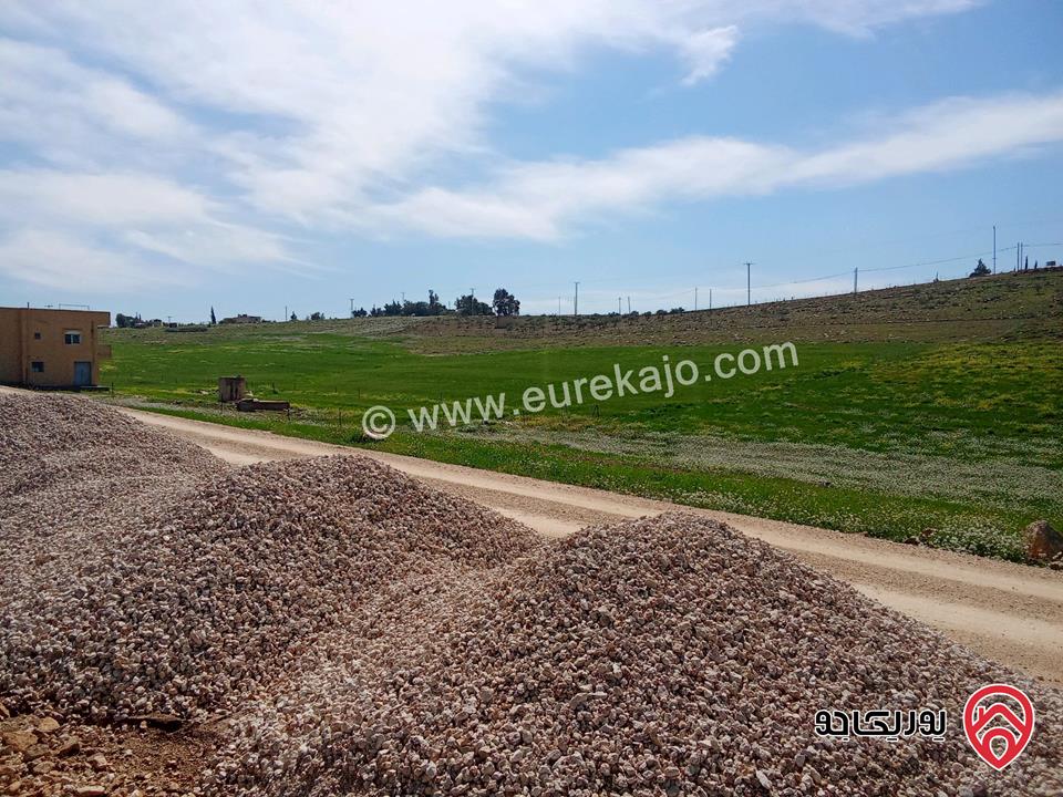 أرض مساحة 5 دونم و 500م للبيع في مادبا قرب الجامعة الامريكية