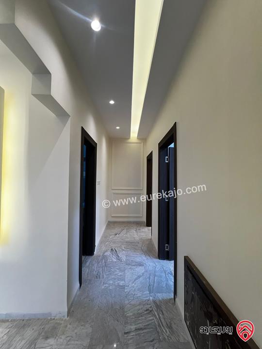 شقة سوبر ديلوكس مجددة مساحة 184م طابق ثالث للبيع في عمان - خلدا