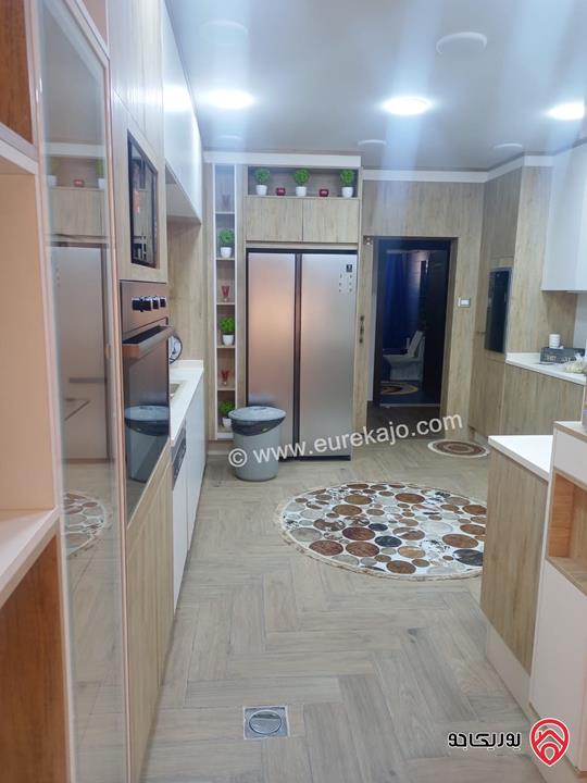 فيلا طابقين على أرض 1360م للبيع في اربد - ايدون