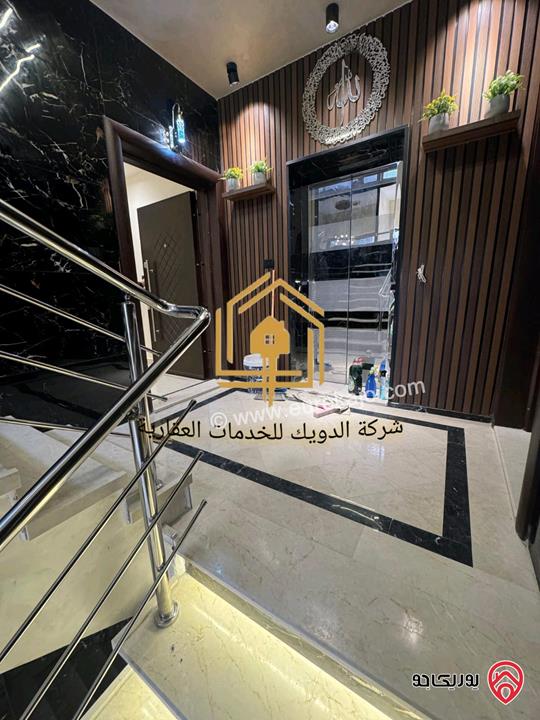 شقة جديدة لم تسكن مساحة 230م داخلي و 250م خارجي للايجار في عمان - الجبيهة 