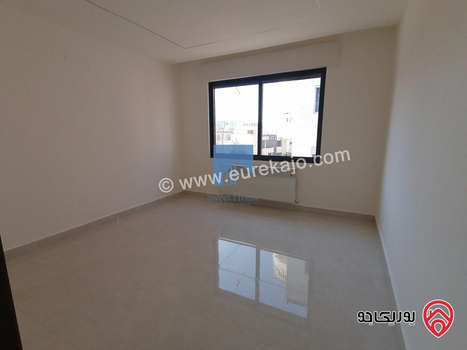 شقة فاخرة للبيع في عمان أم السماق - خلف السيتي مول وقرب مكة مول طابق ارضي 250م تشطيب سوبر ديلوكس لم تسكن