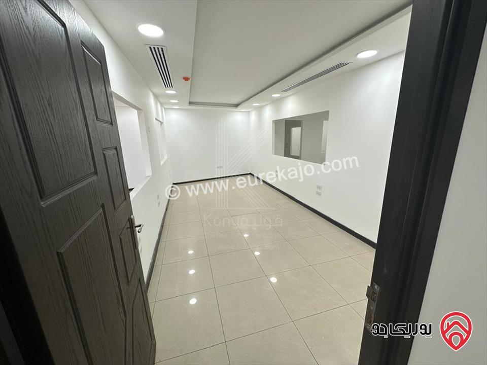 مكتب تجاري فاخر مساحة 235م طابق أول للايجار في عمان - أم السماق شارع مكة