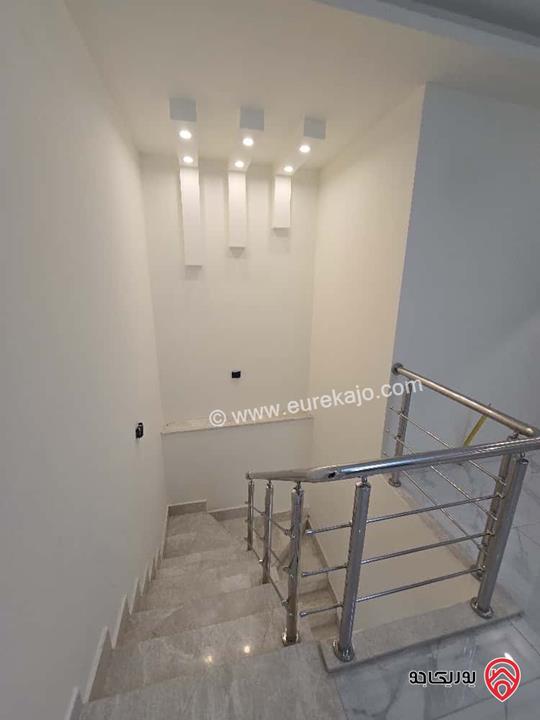 شقة طابق ثالث دوبلكس مساحة 280م للايجار في عمان - طريق المطار 