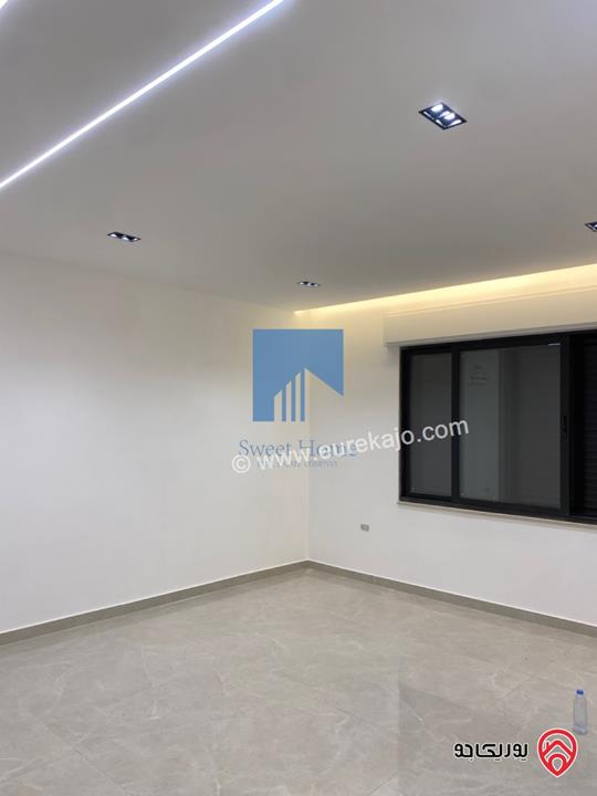 شقة أرضية فاخرة للبيع في عمان - أم أذينة قرب أبراج السادس 200م مع ترس 60م لم تسكن