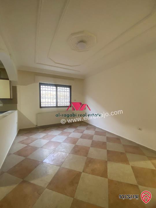 شقة فارغة شبه ارضية مساحة 165م للايجار في عمان - الرابية