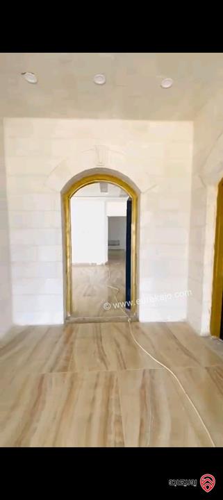 فيلا مساحة 1300م على أرض 1200م للبيع في عمان - الجبيهة 