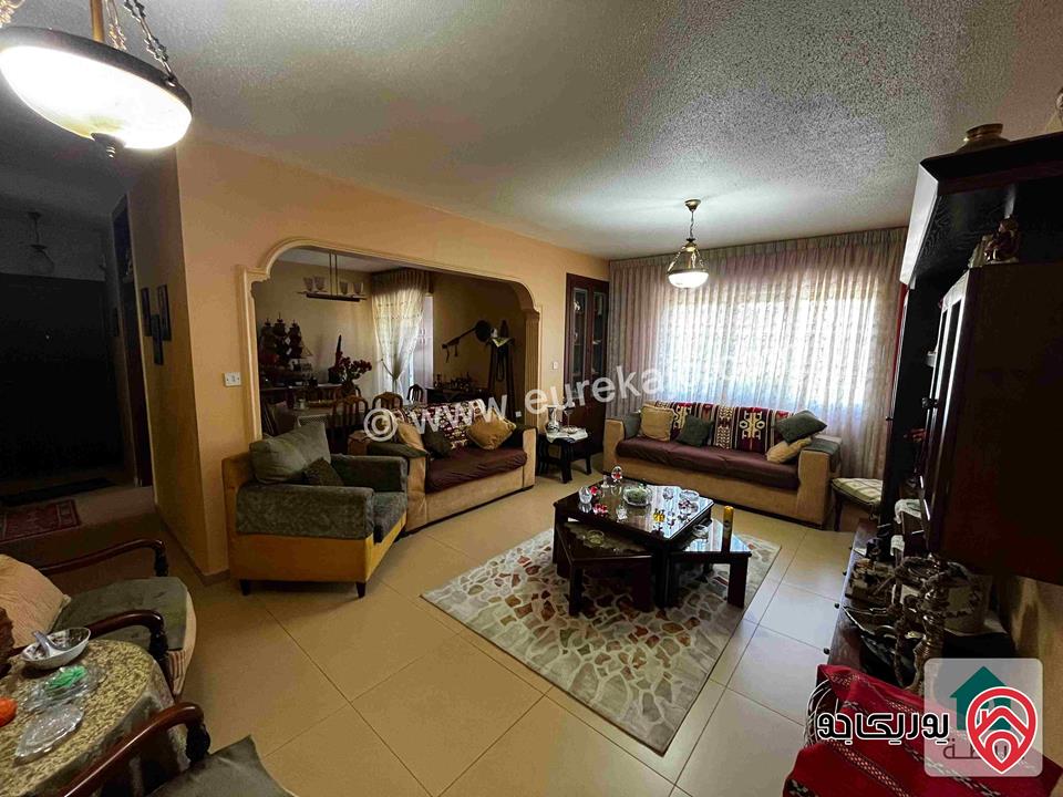 شقة مساحة 130م داخلي و 170م خارجي للبيع في عمان - ابو نصير حارة ٢