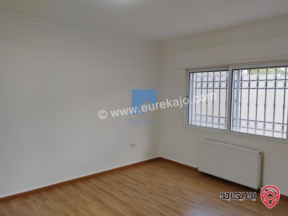 شقة أرضية مساحة 225م مع حديقة وترسات 100م تشطيب سوبر ديلوكس للبيع في عمان - خلدا