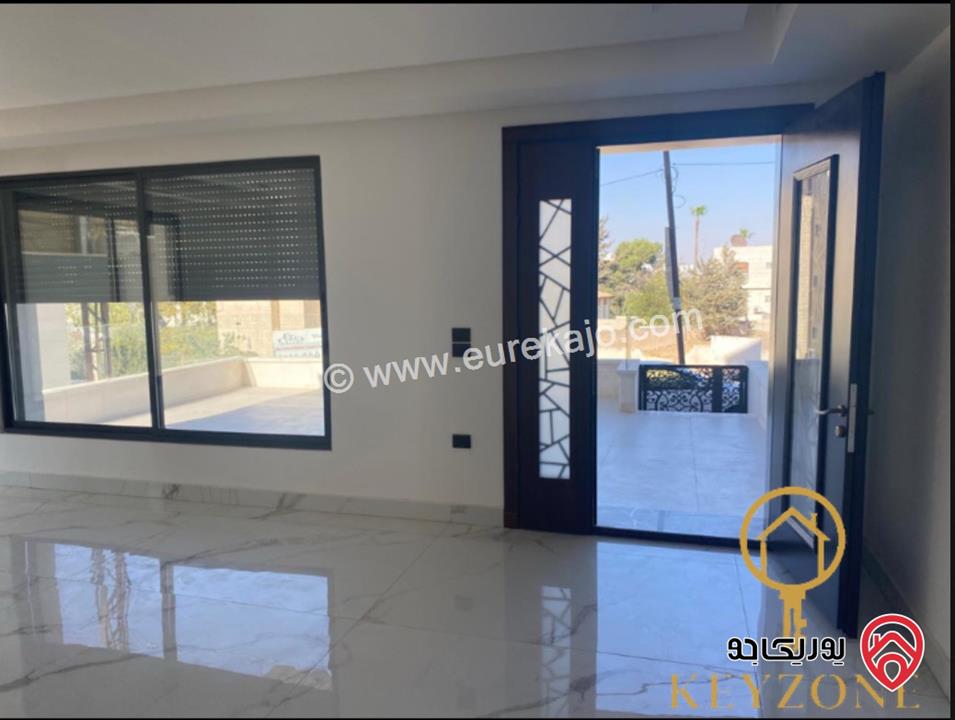 شقة مميزة أرضية مساحة 235م داخلي و 40م خارجي للبيع في عمان - جبل عمان الدوار الرابع 