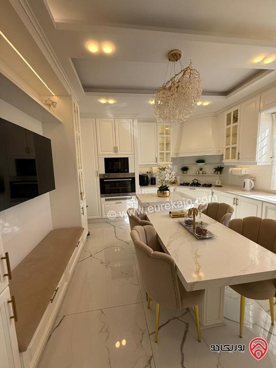 شقة شبه ارضية مساحة 210م داخلي و 180م خارجي لم تسكن للايجار مفروشة في عمان - خلدا