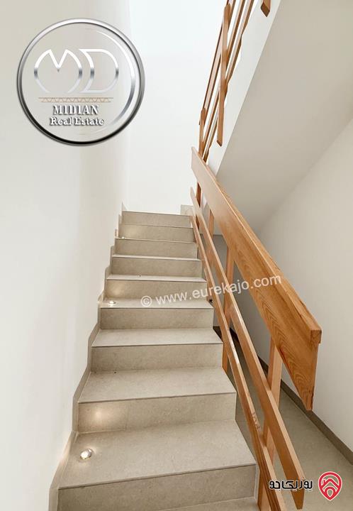 شقق ارضية دوبلكس للبيع في عمان - الكرسي مساحات 210م & 230م مع تراسات و حدائق تشطيبات عصرية فاخرة جديدة لم تسكن