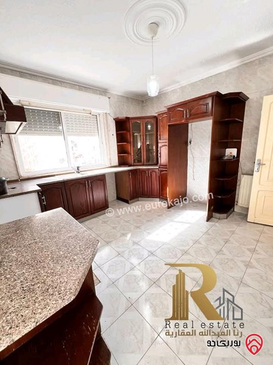 شقة سكنية استثمارية طابق ثالث مساحة 140م للبيع في عمان - منطقة السابع 