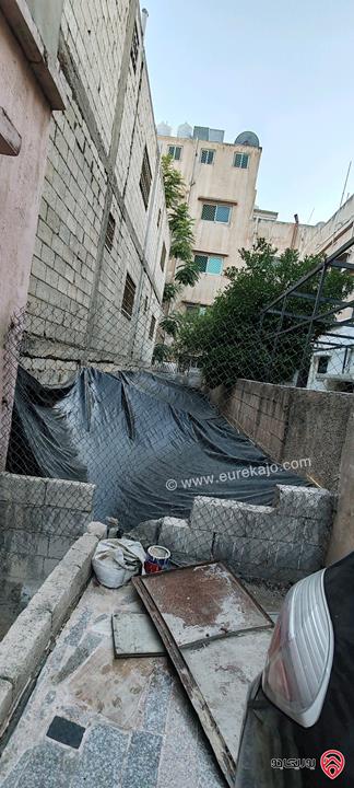 عمارة سكنية تتكون من 3 شقق طابقية على أرض 320م للبيع في عمان - حي نزال