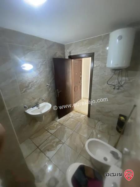 شقة فارغة مساحة 120م طابق أول للايجار في عمان - جبل الحسين