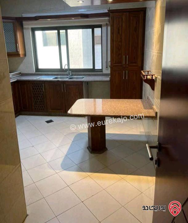 شقة فارغة مساحة 150م طابق ثالث للايجار في عمان - الرابية