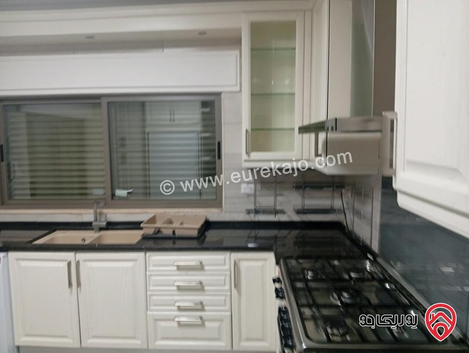 شقة شبه ارضية مساحة 220م مع ترس وكراج ومدخل مستقل للايجار في عمان - الرابية