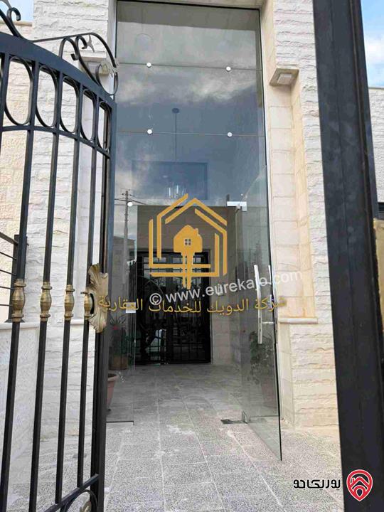 شقة جديدة طابق شبه ارضي مساحة 200م مع ترس 20م للايجار في عمان - ضاحية الرشيد 