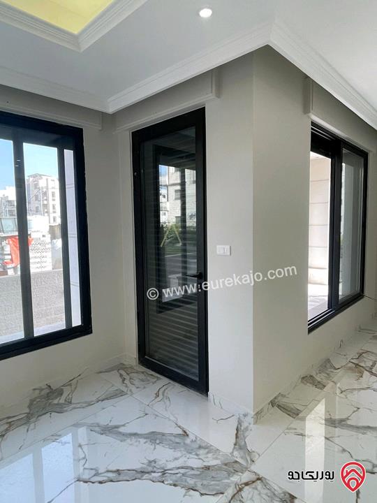 شقة طابق ثالث دوبلكس مساحة 316م نظام سمارت للبيع في اربد