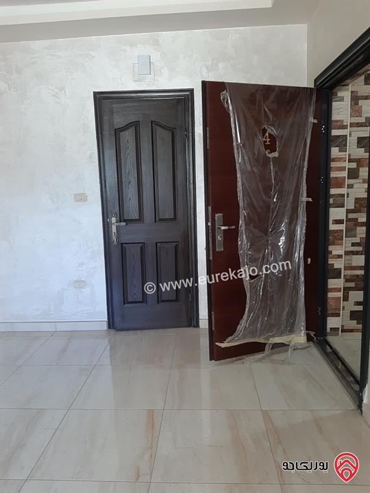 شقة طابق ثالث مساحة 150م و روف 100م مستقل للبيع في عمان - ابو السوس