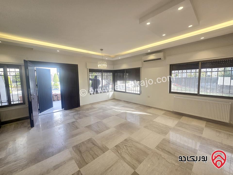 شقة ارضية فارغة مساحة 200م داخلي و 50م خارجي للإيجار السنوي مجددة بالكامل مع كراج و مدخل وتراس خاص في عمان - ضاحية الأمير راشد