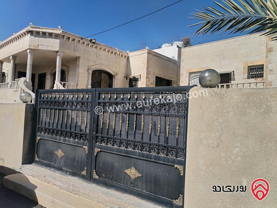 منزلين للبيع بجانب بعض على قطعة ارض واحدة مساحة 1 دونم و 361م في اربد