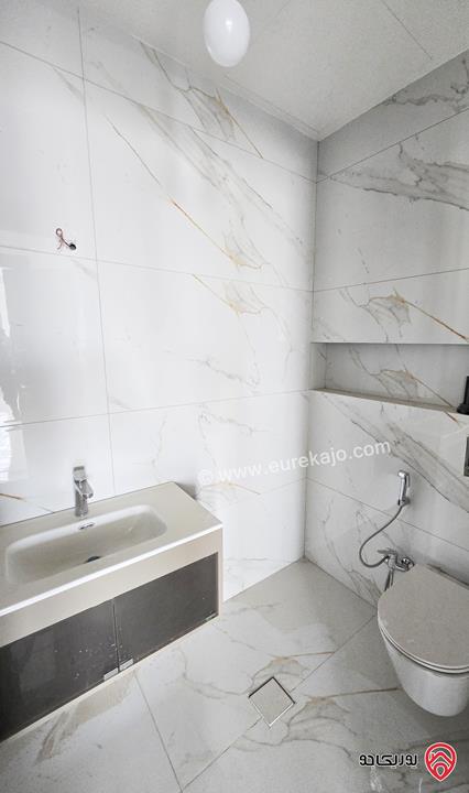 شقة جديدة مطلة فارغة مساحة 240م للإيجار في عمان - الرابية