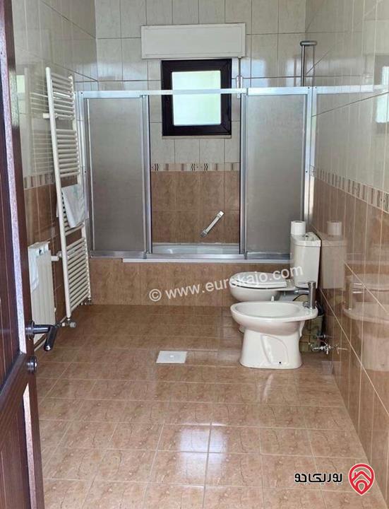 فيلا مساحة 620م مع مسبح على أرض 1200م للبيع في الحّمر