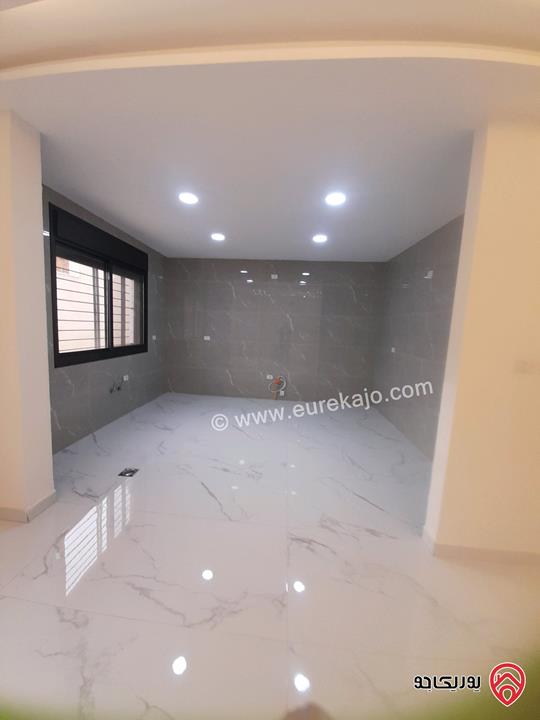 شقة سوبر ديلوكس ارضية مساحة 230م داخلي و 140م خارجي للبيع في عمان - طريق المطار