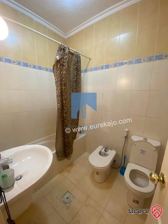 شقة أرضية مساحة 150م مع حديقة وترسات 150م للبيع في عمان - الجندويل