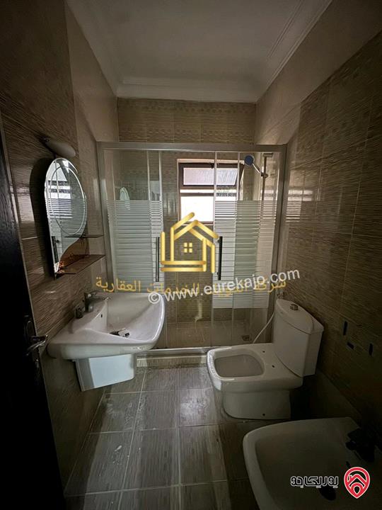 شقة فارغة طابق شبه ارضي مساحة 180م مع ترس 20م للإيجار في عمان - ضاحية الرشيد 